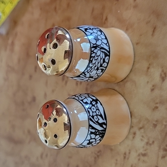 Vintage Salt and Pepper Shakers Lusterware - Picture 7 of 8